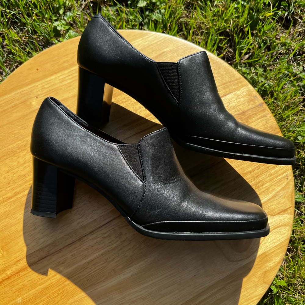 AEROSOLES Black Leather Block Heeled Shoeties - Picture 5 of 5